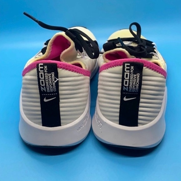 Nike Air Zoom Woman’s Sneakers Size 7 Color Cream, White, Pink and Black NWOT - Picture 4 of 7